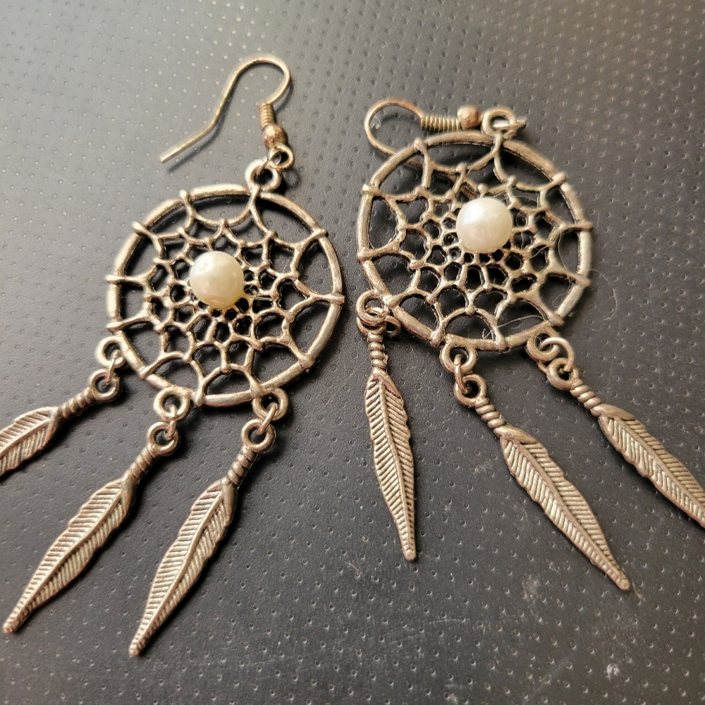 Elegant Dreamcatcher Earrings in silver
